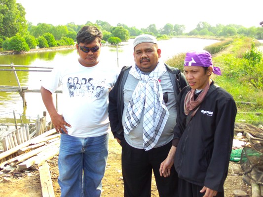 Survey lokasi Hutan Bakau Amprokan Blogger 2011