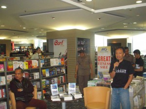 2009-08-29-bedah-buku-chappy-hakim-20